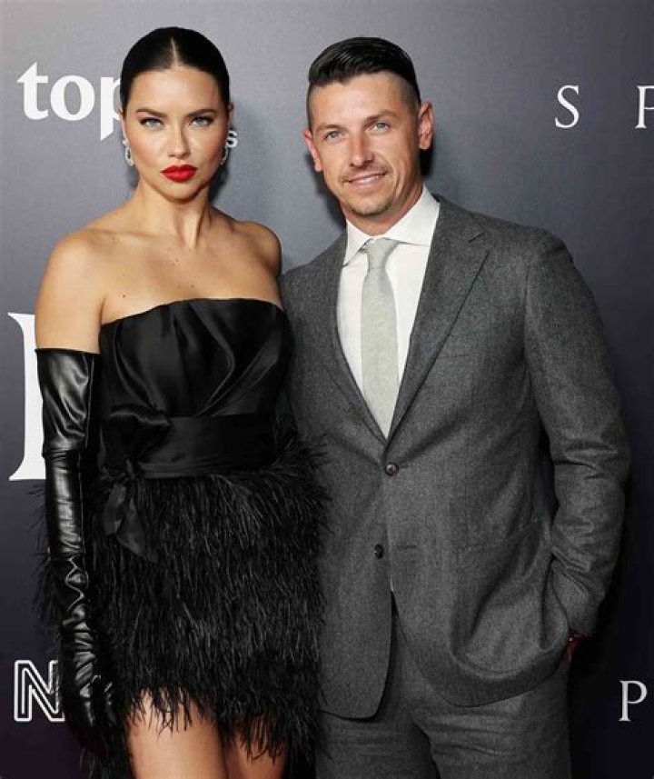 Adriana Lima, BF Andre Lemmers와 함께 3번째 및 1번째 아기 출산