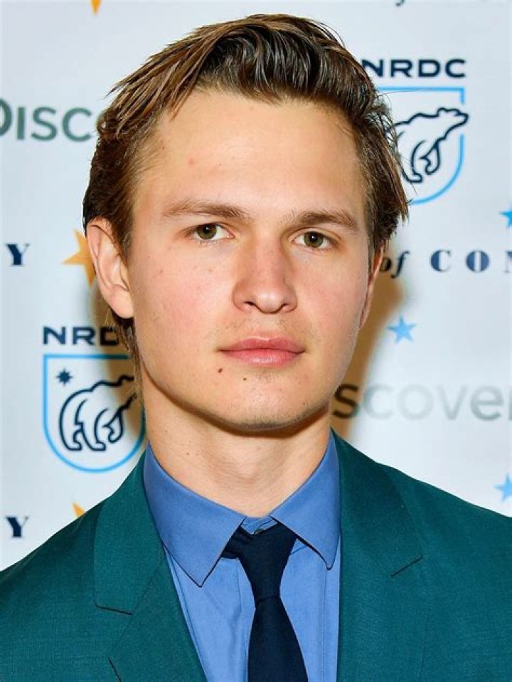 Ansel Elgort AdoroCinema