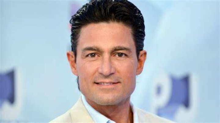 Así se ve Fernando Colunga en su regreso a la televisión a los 56 años