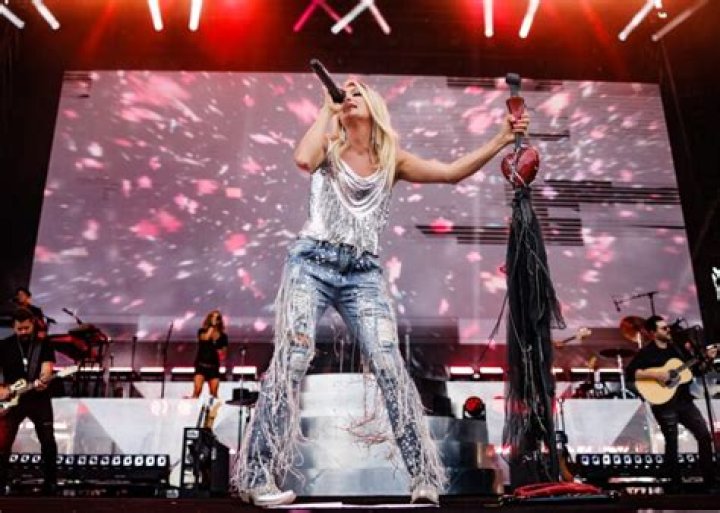 Carrie Underwood Covers Motörhead, Led Zeppelin, Heart, and More at Gig