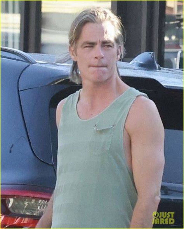 Chris Pine Kicks Off Children&rsquo;s Hospital LA Make March Matter Campaign