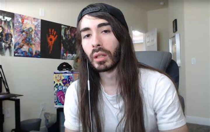 Esfand, MoistCr1tikal join Creator Clash boxing event as interviewer
