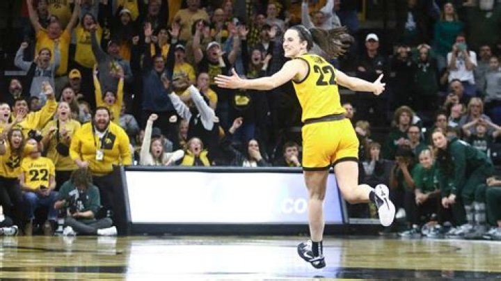 Iowa&rsquo;s Caitlin Clark sinks buzzerbeater from halfcourt logo to push