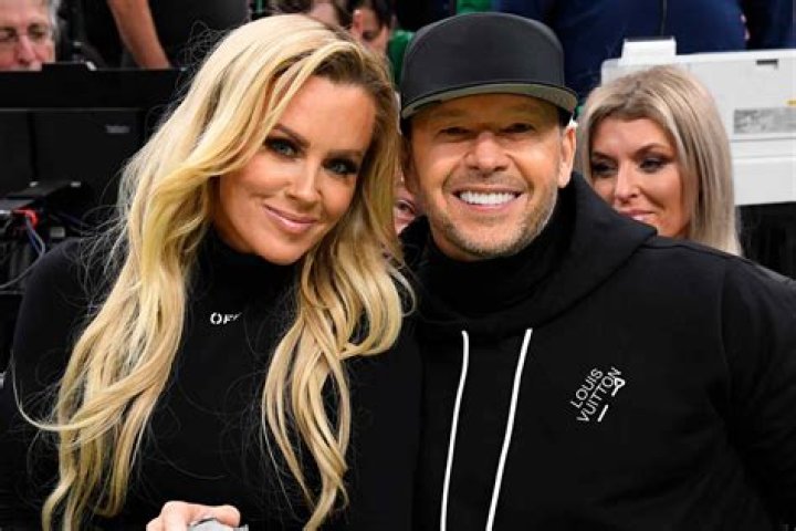 Jenny McCarthy and Donnie Wahlberg Engaged 5 Fast Facts You Need to