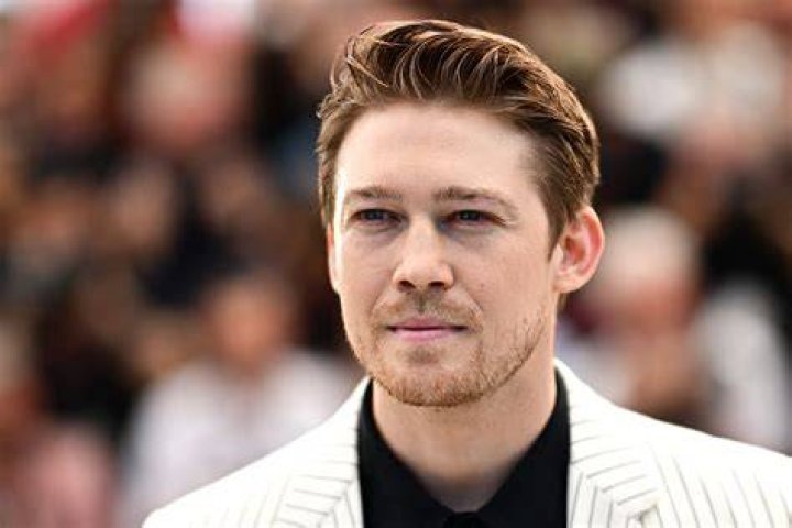Joe Alwyn's Net Worth In 2022 How Rich Is Taylor Swift Boyfriend!