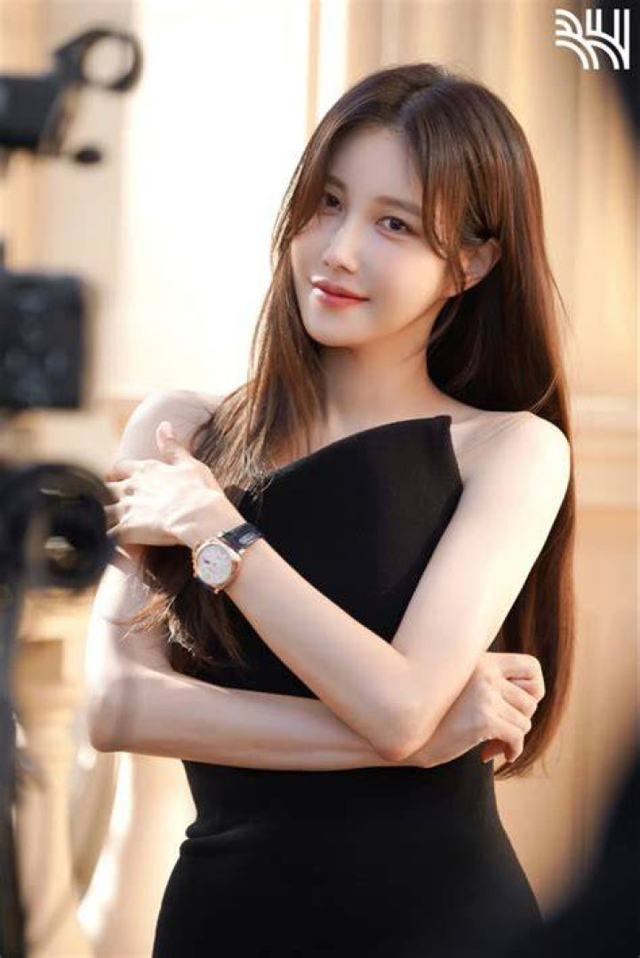 Lee Jiah's Beauty and Muscles HanCinema