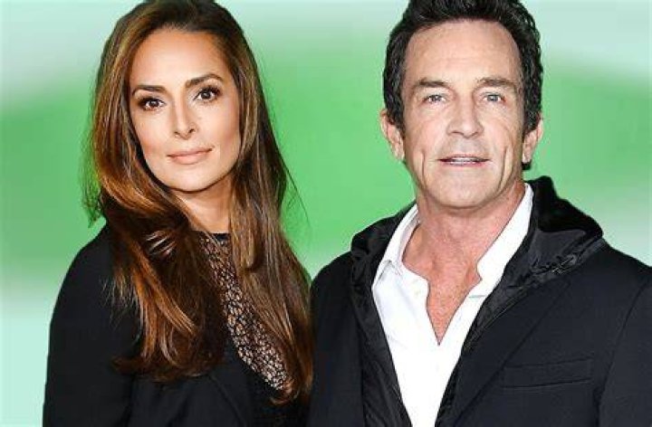 ‘Survivor’ Jeff Probst Romanced Castmate & Wed a Woman With 2 Children