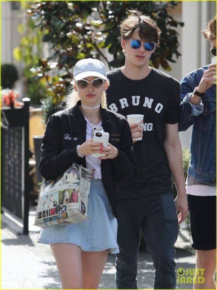 Mitchell Hope and Dove Cameron at the premiere of Decendants 2