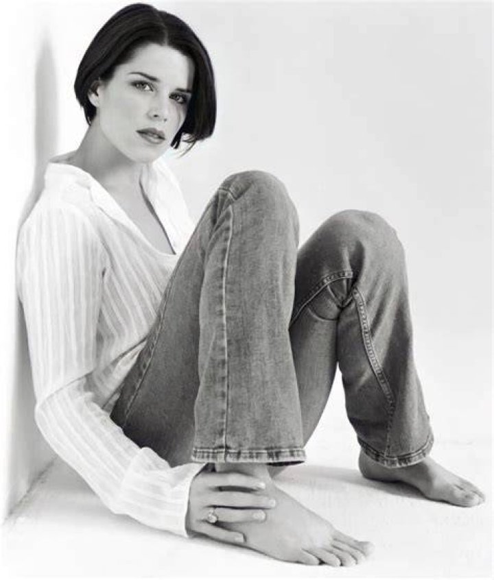 Neve Campbell Feet (6 photos) feet.wiki