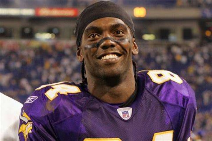 NFL veteran Randy Moss returns to football in Charlotte