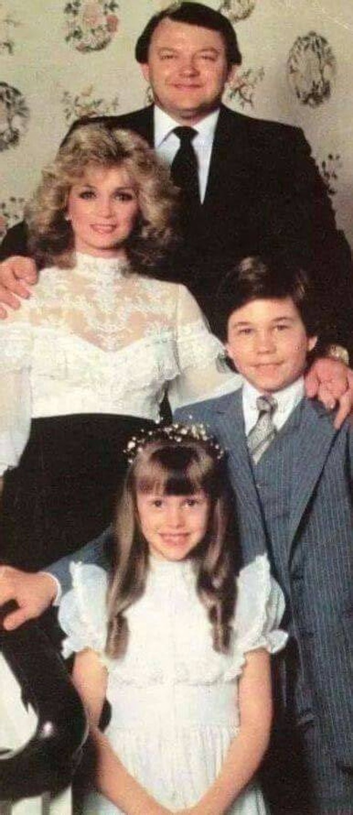 Pin by Penelope Miles on Nancy grace and her twins Fashion, Nancy