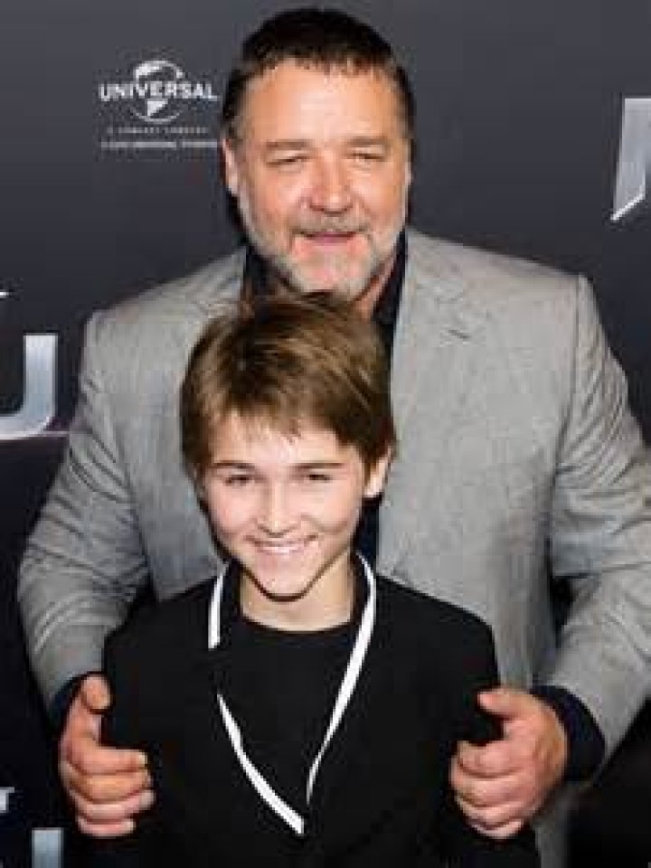 Russell Crowe’s son Charles, 17, graduates high school as proud mum