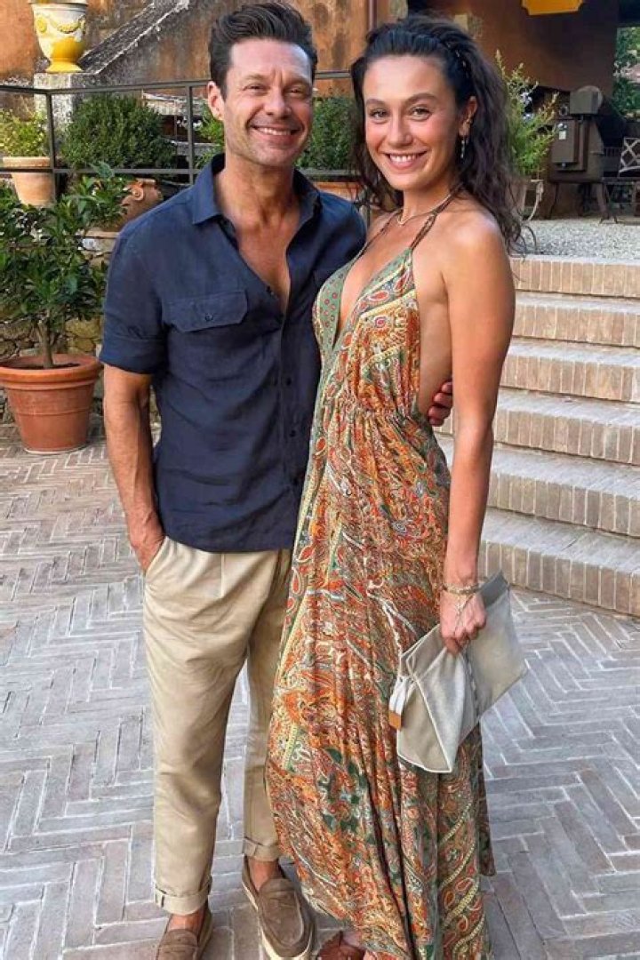 Ryan Seacrest&rsquo;s girlfriend Aubrey Paige shows off her incredible