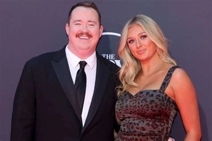 Shane Gillis&rsquo; Married Wife and Children Meet The Comedian&rsquo;s Girlfriend