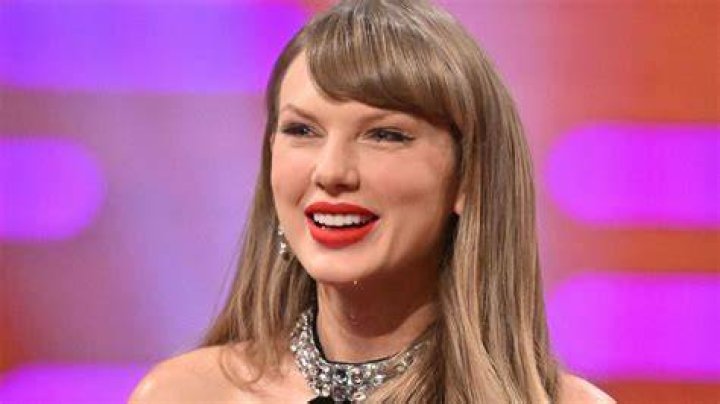Taylor Swift Is All Smiles In NYC Celeb Dirty Laundry